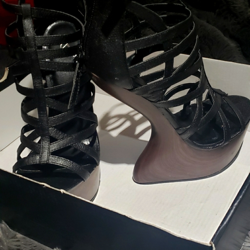 Shoedazzle's Scene• 4" Platform Sandals• Black W/Wooden Heel• Sz 7.5